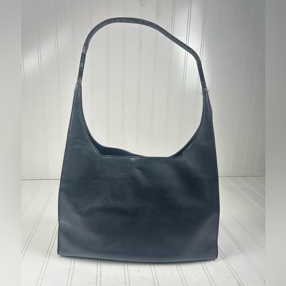 Gucci Black Leather Shoulder Bag and Drawstring - Picture 9 of 13